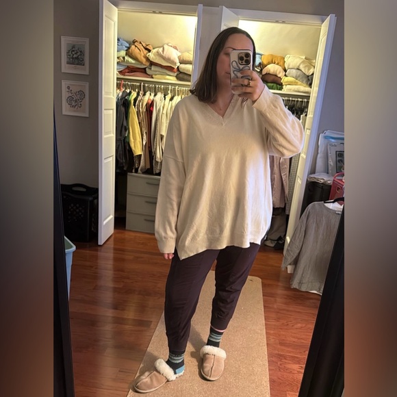 Cordera Cashmere Wool V-Neck Sweater Cream - One Size Slow Fashion - Picture 4 of 4